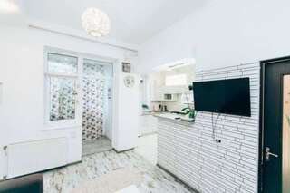 Гостевой дом Apartments in Uzhgorod Ужгород Роскошный четырехместный номер-5